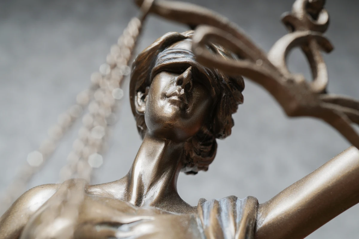 La justice à hauteur d'enfant : garantir l'équité des procès pour les mineurs